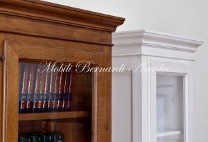 Vetrina libreria realizzata in legno massello di noce ad 1 anta